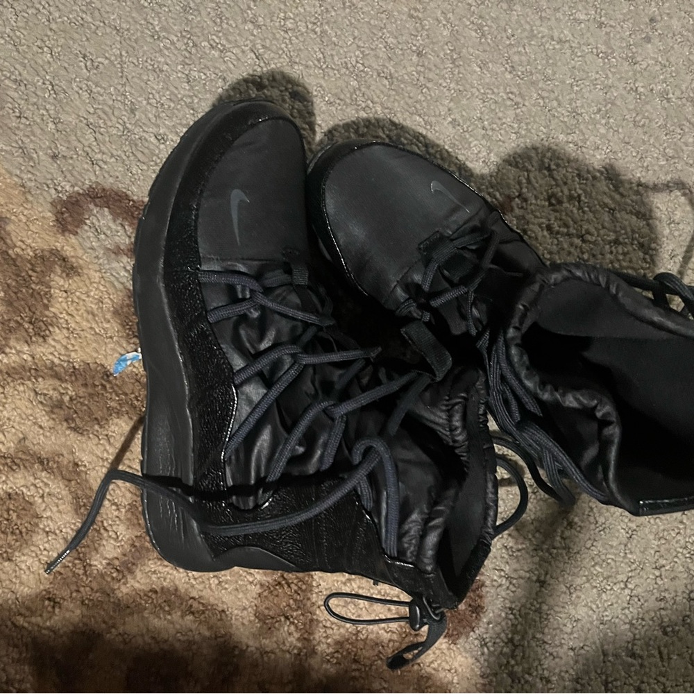 Nike Tanjun boots